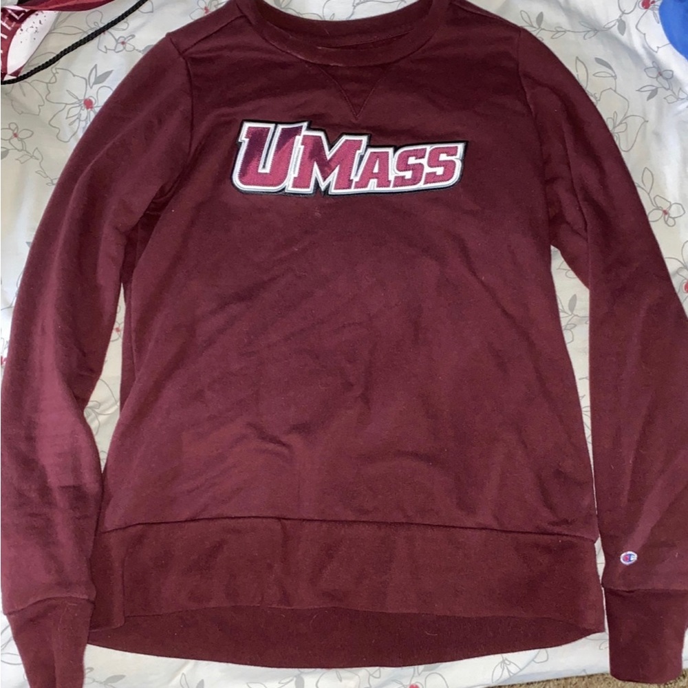 Lightly worn size Small. Cute maroon color.  UMass Amherst.